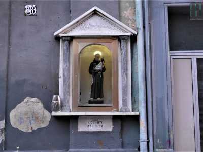 ...una in via Arcangelo Scacchi...